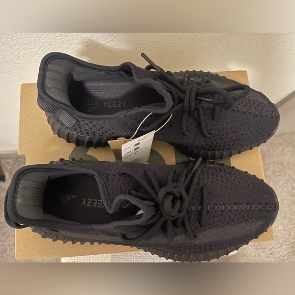 Yeezy Boost 350 V2 - Picture 4 of 7
